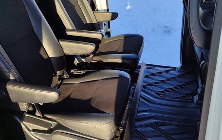 Toyota Noah III, 2020 год, 2 750 000 рублей, 18 фотография