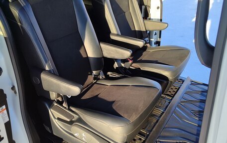 Toyota Noah III, 2020 год, 2 750 000 рублей, 19 фотография