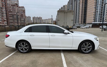 Mercedes-Benz E-Класс, 2022 год, 4 400 000 рублей, 4 фотография