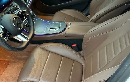 Mercedes-Benz E-Класс, 2022 год, 4 400 000 рублей, 13 фотография