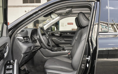 Toyota Highlander, 2025 год, 5 890 000 рублей, 22 фотография