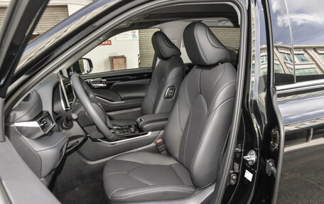 Toyota Highlander, 2025 год, 5 890 000 рублей, 23 фотография