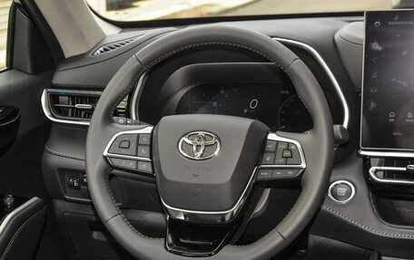 Toyota Highlander, 2025 год, 5 890 000 рублей, 14 фотография