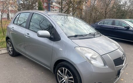 Toyota Yaris III рестайлинг, 2007 год, 770 000 рублей, 3 фотография