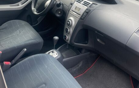 Toyota Yaris III рестайлинг, 2007 год, 770 000 рублей, 10 фотография