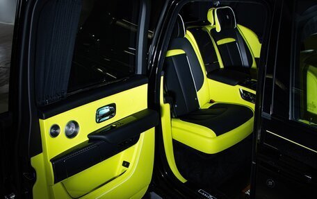 Rolls-Royce Cullinan, 2025 год, 78 000 000 рублей, 16 фотография