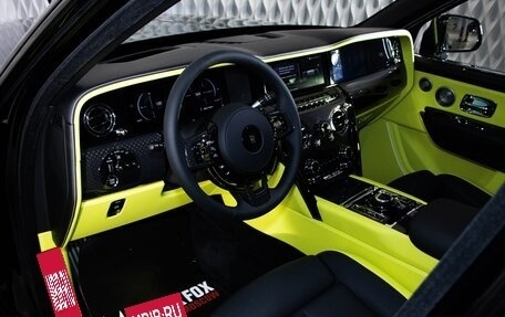 Rolls-Royce Cullinan, 2025 год, 78 000 000 рублей, 11 фотография