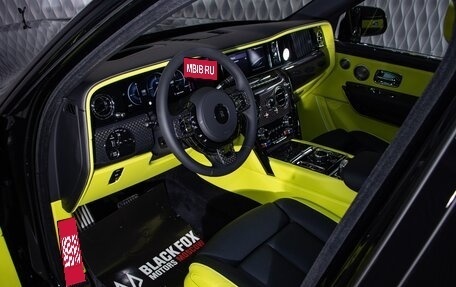 Rolls-Royce Cullinan, 2025 год, 78 000 000 рублей, 15 фотография