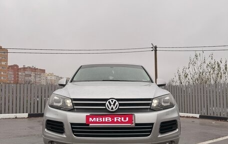 Volkswagen Touareg III, 2011 год, 1 790 000 рублей, 3 фотография