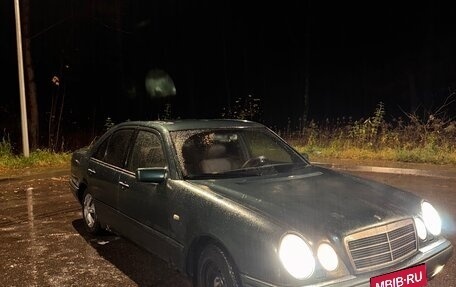 Mercedes-Benz E-Класс, 1996 год, 300 000 рублей, 1 фотография
