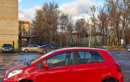 Toyota Yaris III рестайлинг, 2007 год, 530 000 рублей, 2 фотография