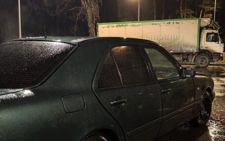 Mercedes-Benz E-Класс, 1996 год, 300 000 рублей, 9 фотография