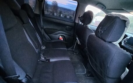 Mitsubishi Outlander III рестайлинг 3, 2010 год, 970 000 рублей, 8 фотография