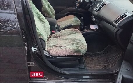 Mitsubishi Outlander III рестайлинг 3, 2010 год, 970 000 рублей, 4 фотография