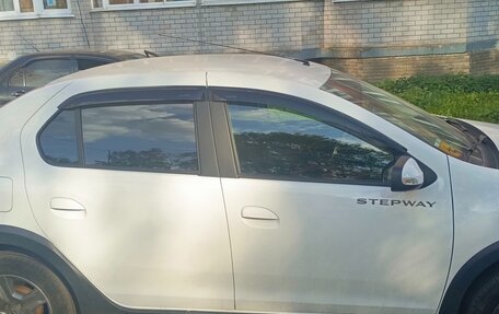 Renault Logan II, 2022 год, 1 350 000 рублей, 4 фотография