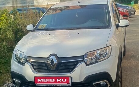 Renault Logan II, 2022 год, 1 350 000 рублей, 2 фотография