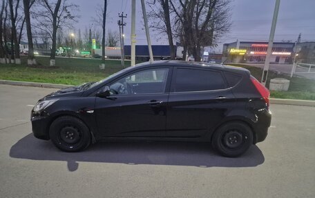 Hyundai Solaris II рестайлинг, 2011 год, 890 000 рублей, 2 фотография