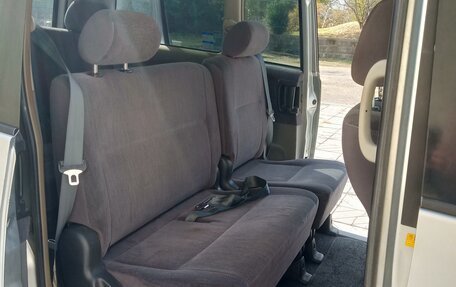 Toyota Noah III, 2003 год, 550 000 рублей, 8 фотография