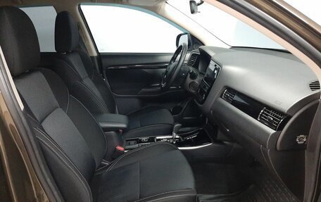 Mitsubishi Outlander III рестайлинг 3, 2020 год, 2 553 000 рублей, 10 фотография