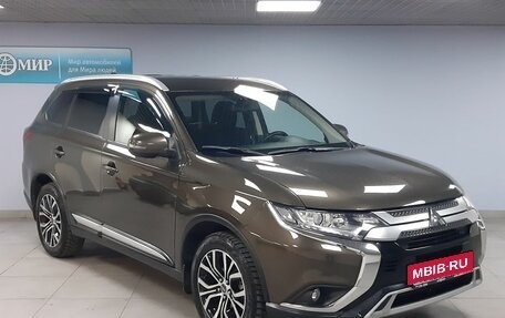 Mitsubishi Outlander III рестайлинг 3, 2020 год, 2 553 000 рублей, 3 фотография