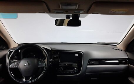 Mitsubishi Outlander III рестайлинг 3, 2020 год, 2 553 000 рублей, 12 фотография