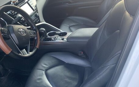 Toyota Camry, 2019 год, 2 250 000 рублей, 11 фотография