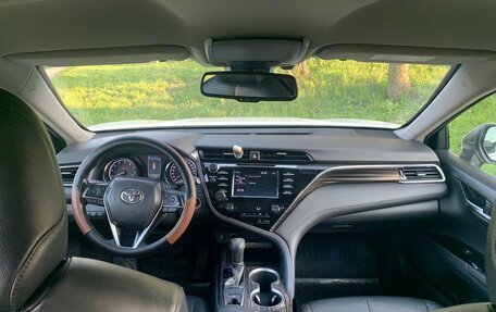 Toyota Camry, 2019 год, 2 250 000 рублей, 13 фотография