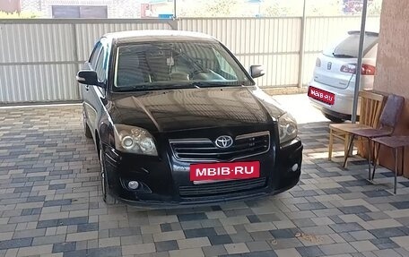 Toyota Avensis III рестайлинг, 2006 год, 650 000 рублей, 1 фотография