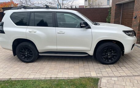 Toyota Land Cruiser Prado 150 рестайлинг 2, 2021 год, 7 500 000 рублей, 1 фотография