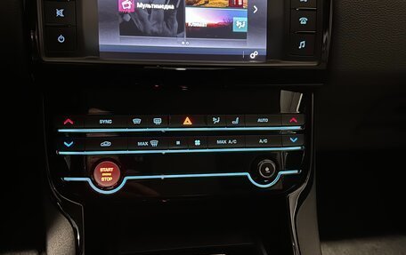 Jaguar XE I рестайлинг, 2015 год, 1 700 000 рублей, 12 фотография