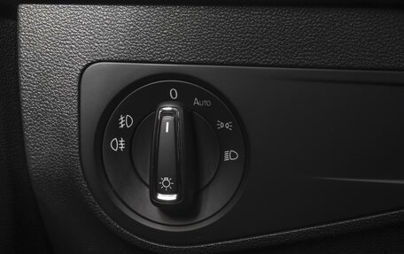 Volkswagen Tiguan II, 2019 год, 2 489 000 рублей, 15 фотография