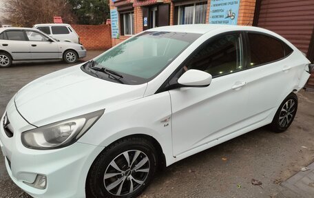 Hyundai Solaris II рестайлинг, 2013 год, 340 000 рублей, 3 фотография