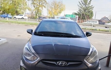 Hyundai Solaris II рестайлинг, 2011 год, 550 000 рублей, 3 фотография