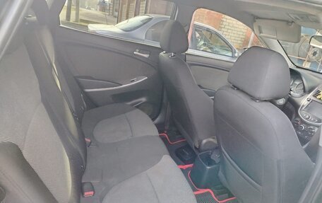 Hyundai Solaris II рестайлинг, 2011 год, 550 000 рублей, 9 фотография