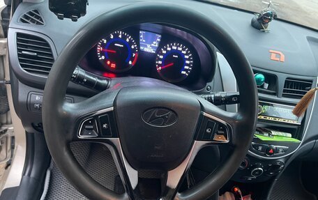 Hyundai Solaris II рестайлинг, 2013 год, 500 000 рублей, 2 фотография