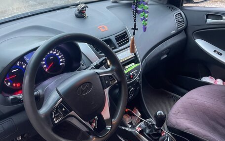 Hyundai Solaris II рестайлинг, 2013 год, 500 000 рублей, 4 фотография