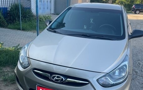 Hyundai Solaris II рестайлинг, 2013 год, 500 000 рублей, 11 фотография