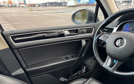 Volkswagen Touareg III, 2015 год, 3 050 000 рублей, 17 фотография