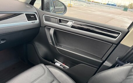 Volkswagen Touareg III, 2015 год, 3 050 000 рублей, 18 фотография