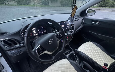 Hyundai Solaris II рестайлинг, 2021 год, 1 600 000 рублей, 8 фотография