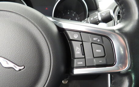 Jaguar XE I рестайлинг, 2018 год, 1 995 000 рублей, 10 фотография