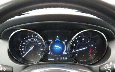 Jaguar XE I рестайлинг, 2018 год, 1 995 000 рублей, 15 фотография