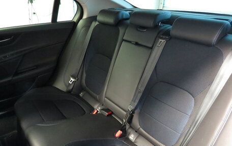 Jaguar XE I рестайлинг, 2018 год, 1 995 000 рублей, 20 фотография