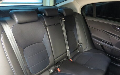 Jaguar XE I рестайлинг, 2018 год, 1 995 000 рублей, 22 фотография