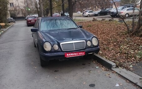 Mercedes-Benz E-Класс, 1998 год, 350 000 рублей, 1 фотография