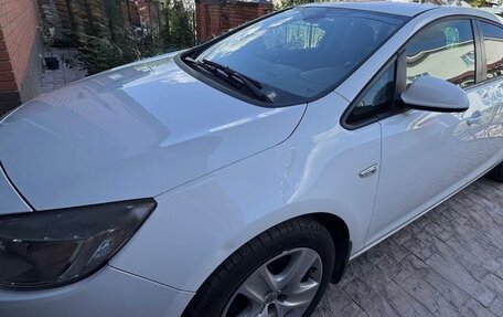 Opel Astra J, 2011 год, 650 000 рублей, 2 фотография