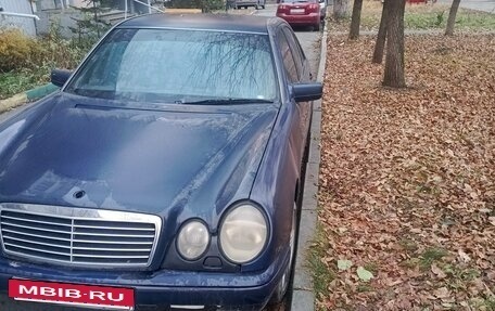 Mercedes-Benz E-Класс, 1998 год, 350 000 рублей, 2 фотография