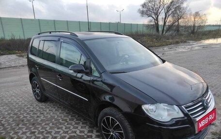 Volkswagen Touran III, 2008 год, 950 000 рублей, 2 фотография
