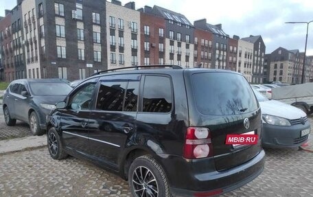 Volkswagen Touran III, 2008 год, 950 000 рублей, 3 фотография