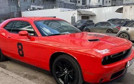 Dodge Challenger III рестайлинг 2, 2020 год, 4 150 000 рублей, 2 фотография
